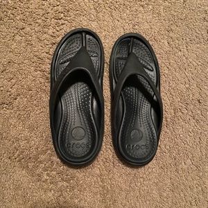 Crocs Flip Flops (Men’s 7 Women’s 9)